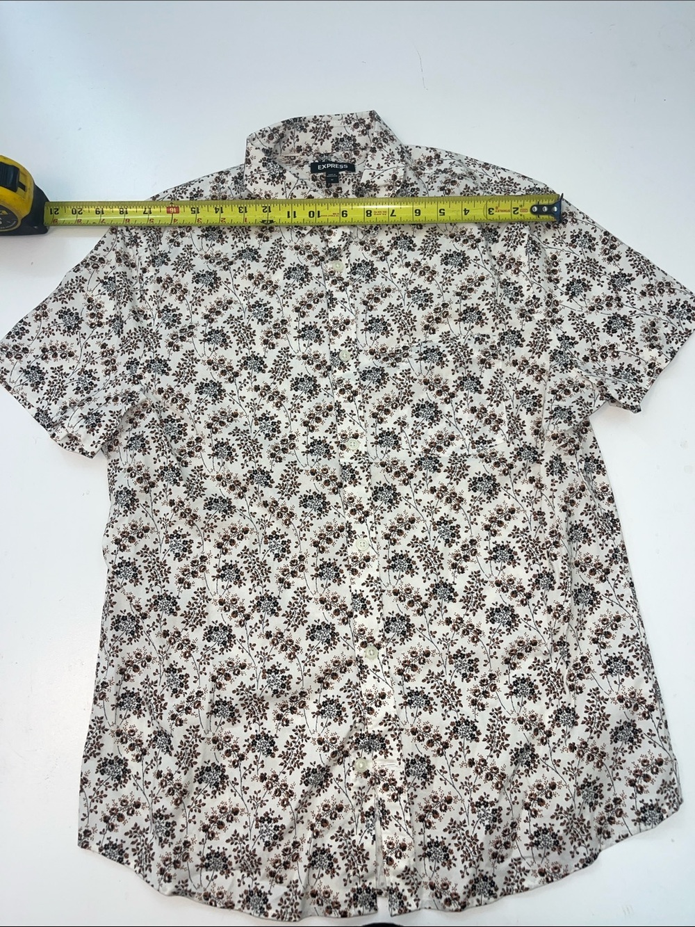 Express Men’s Short Sleeve Floral Button-Up Shirt in Cream and Brown